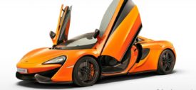 McLaren-570S-butterfly-Doors