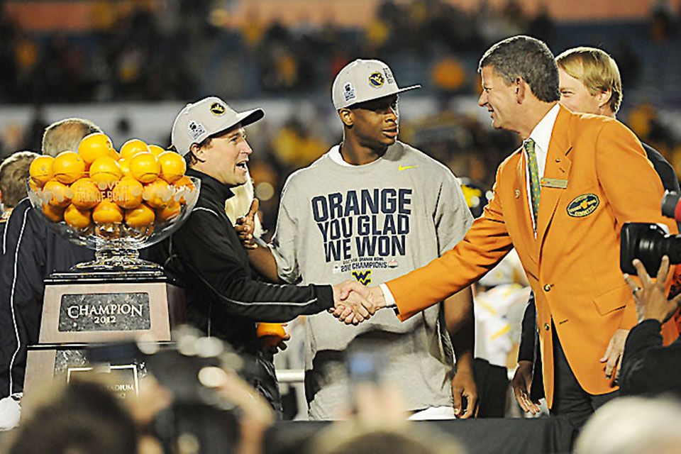 Dana Holgorsen and Geno Smith accept trophy