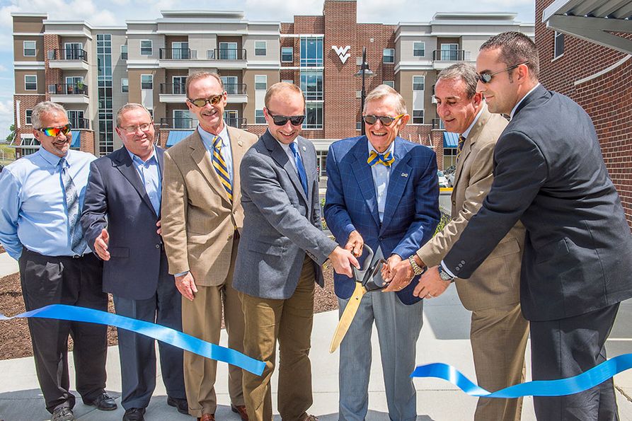 Ribbon cutting at University Park and Oakland Hall