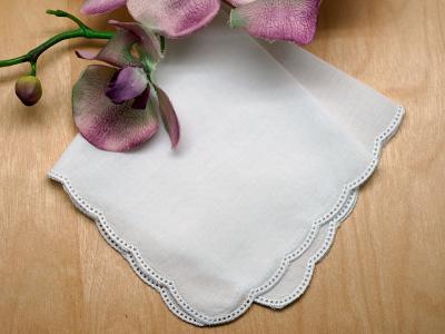 Set of 3 Scallop Pinspoke Edge Handkerchiefs