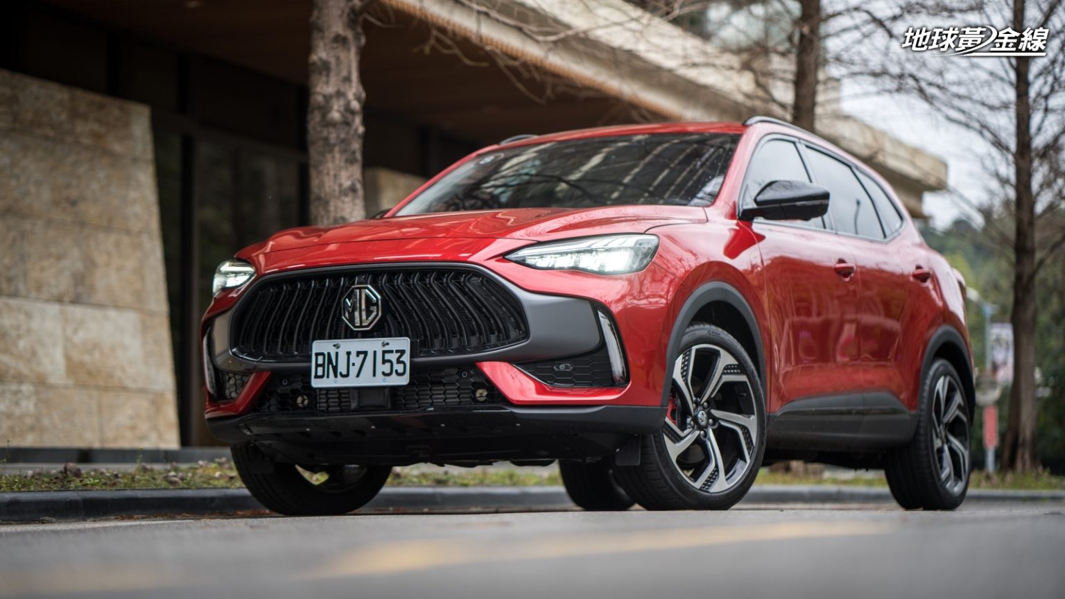 MG HS今年新增了配備跟價格都介於原本雙車型之間的新車2.0T AWD。（攝影／劉家岳）