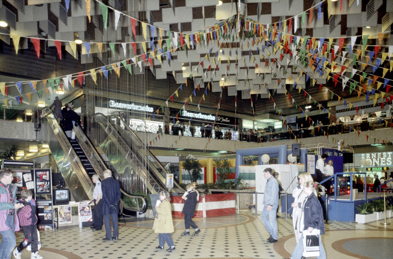 180404 90S Nineties Manchester Arndale Centre 2 1993 Mmu