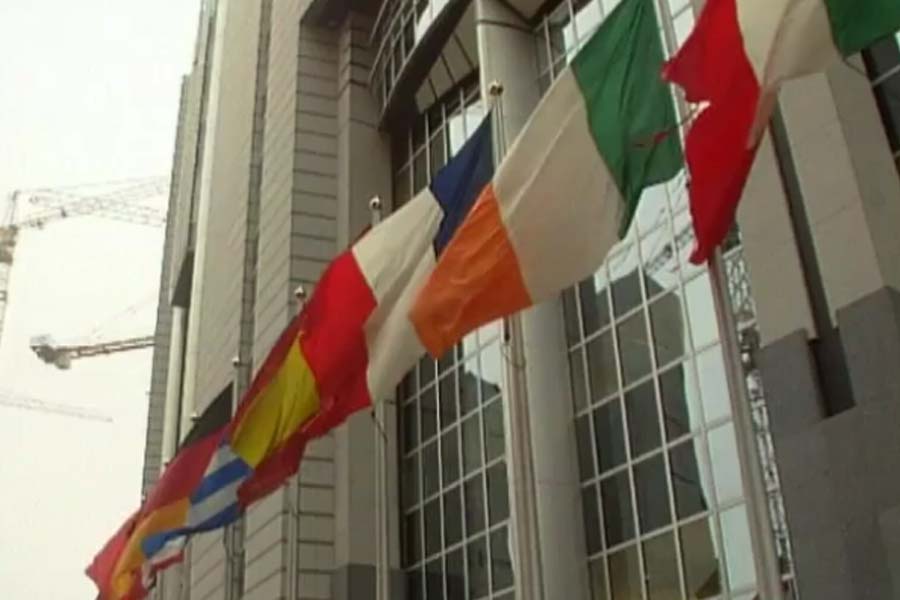 Jacques Delors, President of the European Commission, addressing the constitutive Plenary Session of the European Committee of the Regions on 9 March 1994