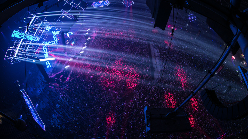 Overhead photo of a large crowd at AMF 2017