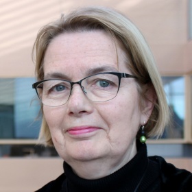 Gunilla Holm. 