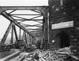 The sign erected by the 9th Armored division on the Ludendorff bridge after its capture. [LCID: sc251]