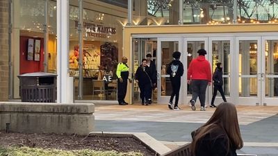 Image for story: No teens permitted inside The Mall in Columbia without an adult starting March 31st