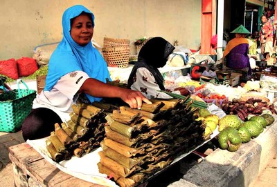 Plastic waste in the food system: corporations continue to binge on single-use plastic while local shops and hawkers find alternatives-image