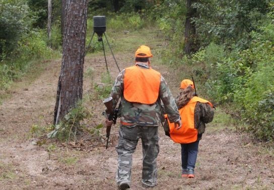 Image for story: Arkansas anticipates over 300,000 hunters for modern gun deer season opener