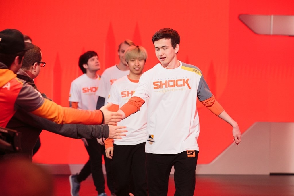 Super high-fiving fans during the Inaugural Overwatch League Season.