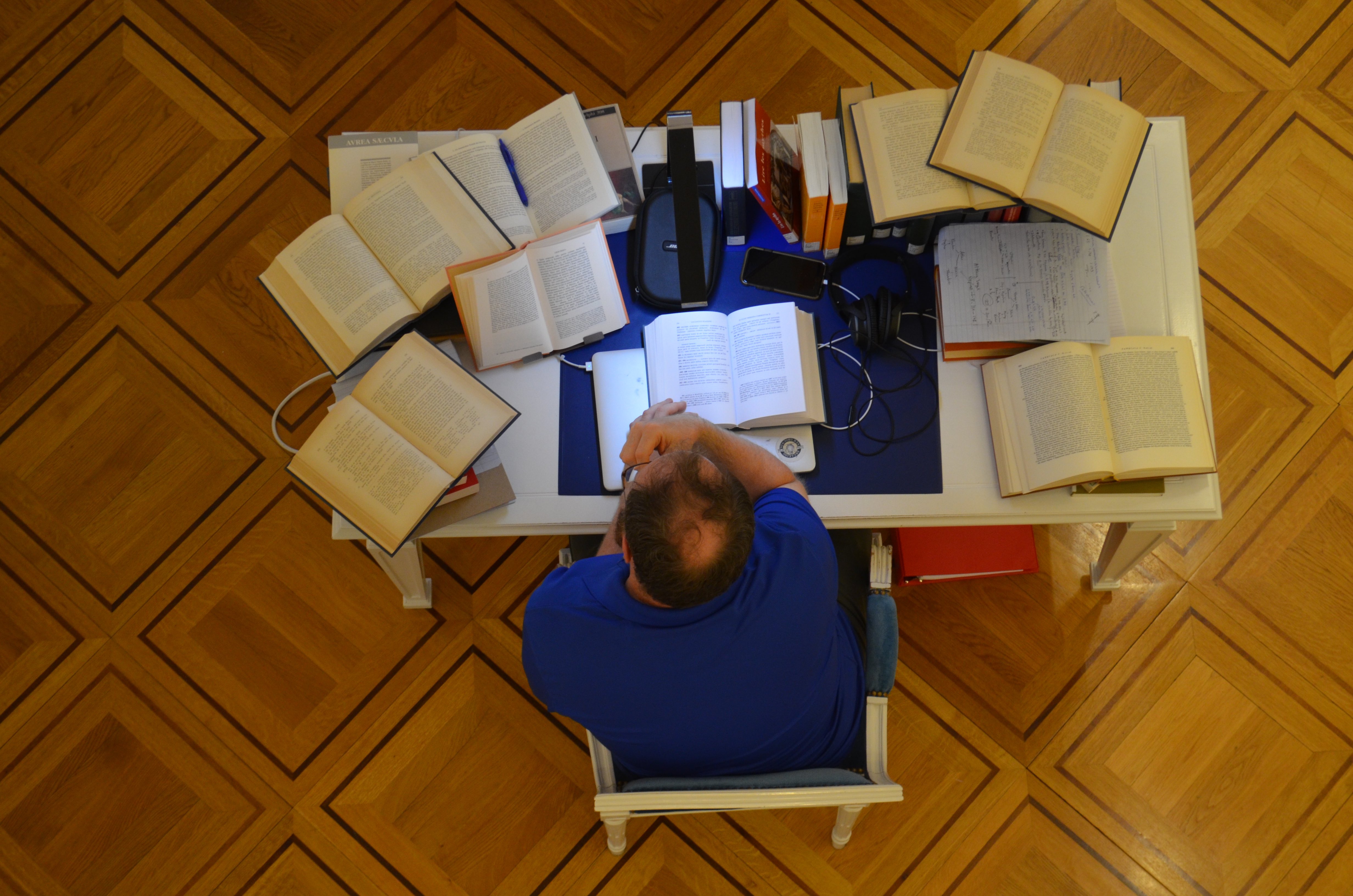 desk with commentaries at the Hardt foundation in Geneva (CH)