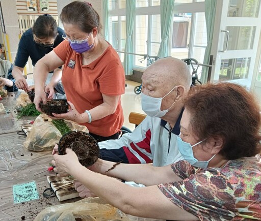 中彰榮家歡迎慈濟志工樂齡學習列車 長輩享受互動實作喜悅