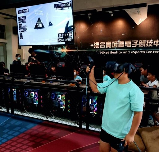 金大元宇宙科學營 用AR×VR體驗實作了解科學