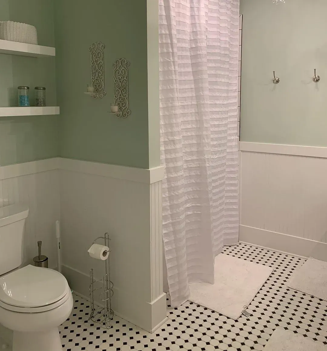 Benjamin Moore Hollingsworth Green bathroom 