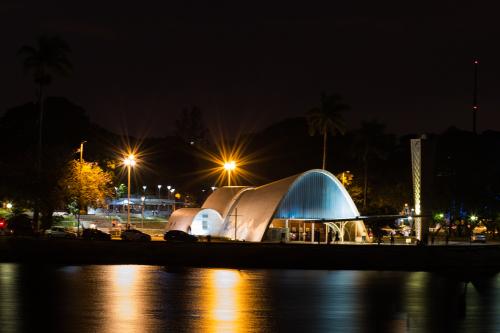 Igreja São Francisco de Assis, Pampulha, Belo Horizonte, à noite