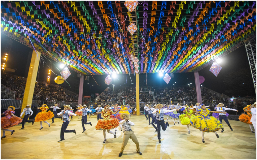 Foto apresentação grupo Arraial Praça da Estação 2019