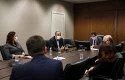 Prefeito Alexandre Kalil e o presidente do Tribunal de Justiça, Gilson Soares Lemes, com a participação de representantes do governo estadual e municipal.