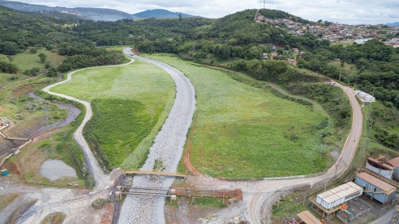 Aerial view of a green area cut by a stone road