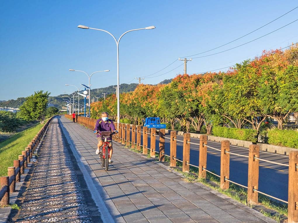 頭汴坑溪堤頂自行車道