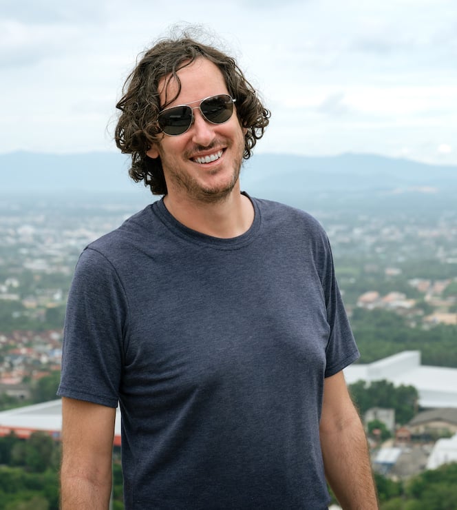 Josh Bender, Travel Blogger