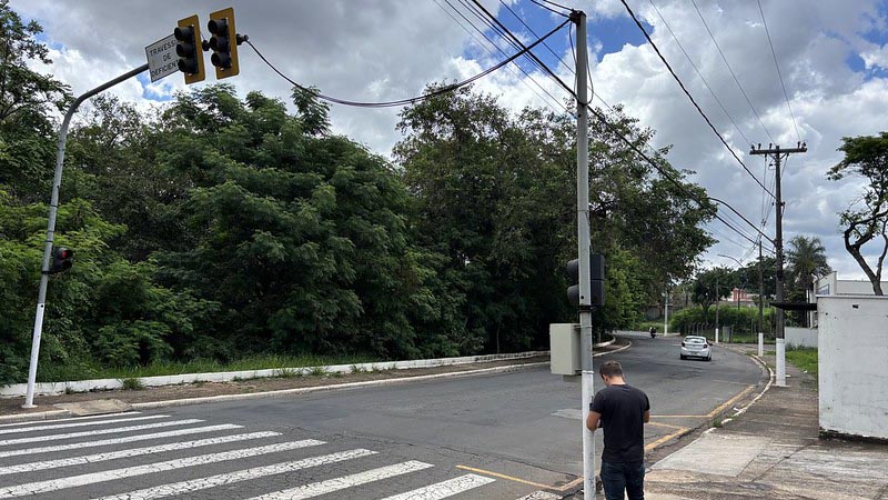 Prefeitura realiza manutenção em botoeira sonora do semáforo da Av. Bandeirantes