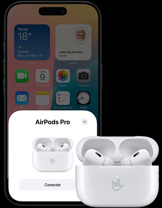 Un estuche de carga abierto con unos AirPods 4 en su interior al lado de un iPhone donde se muestra que están conectados.