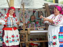 Belarusian women still make skilful use of an old weaving machine