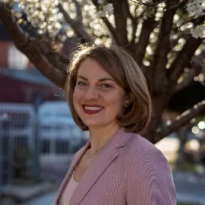 Headshot of Hope Bigda-Peyton