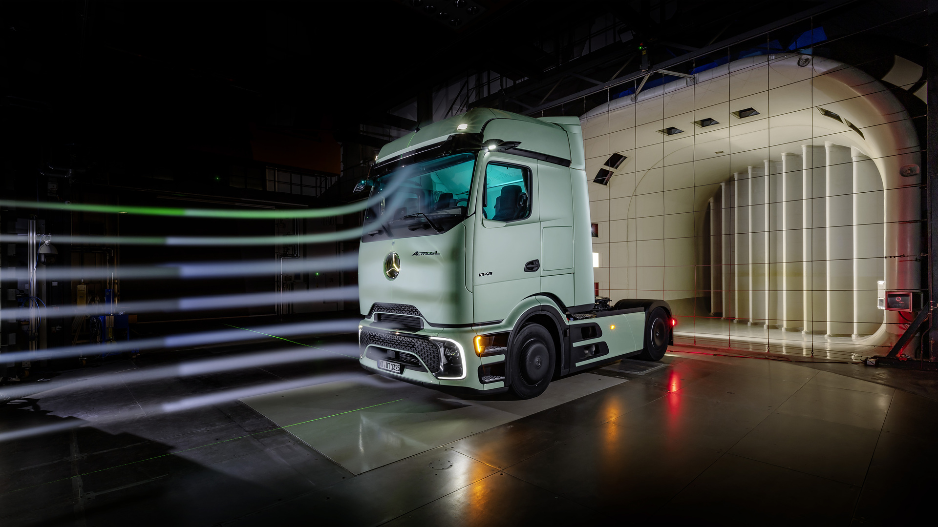 Even more efficiency on the road: The new Actros L from Mercedes-Benz Trucks with its futuristic ProCabin, even better aerodynamics and further optimized assistance systems