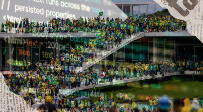 Colagem de imagens. Ao fundo, uma multidão de verde e amarelo, com bandeiras do Brasil, subindo a rampa branca do Congresso Nacional. Essa primeira imagem é sobreposta com códigos de programação em transparência. Nos cantos inferior esquerdo e superior direito, uma colagem triangular de pedaços rasgados de papel de jornal. 