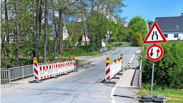 In Stammbach: Neue Brücke über den Stammbach