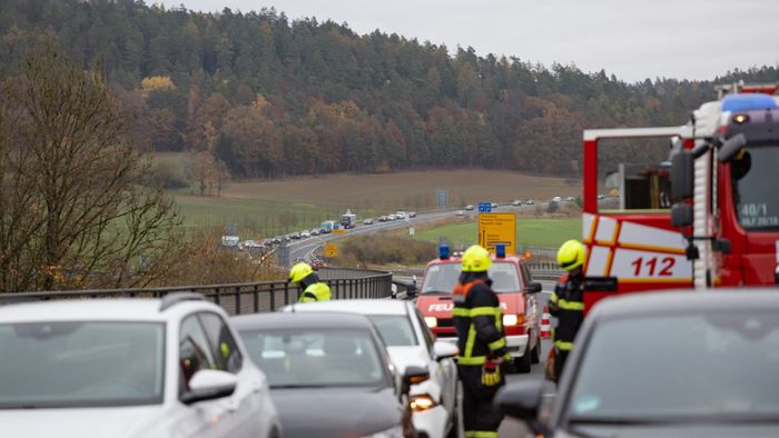 Vollsperrung auf B4: Massenkarambolage bei Rödental