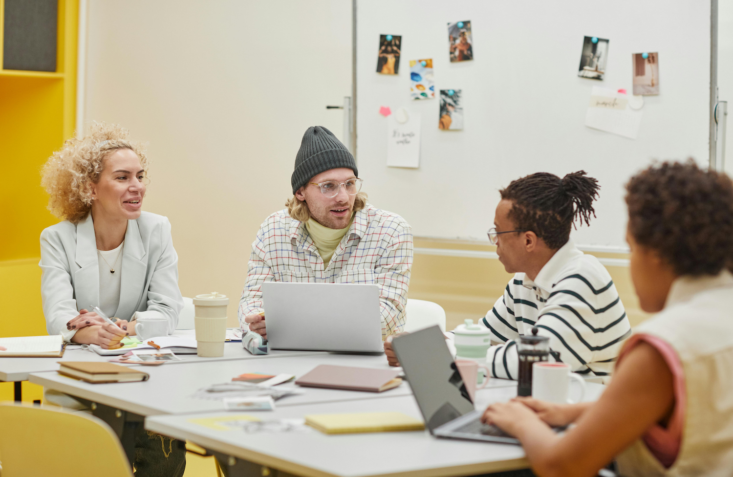 6 Ways Companies Can Combat Loneliness in the Workplace