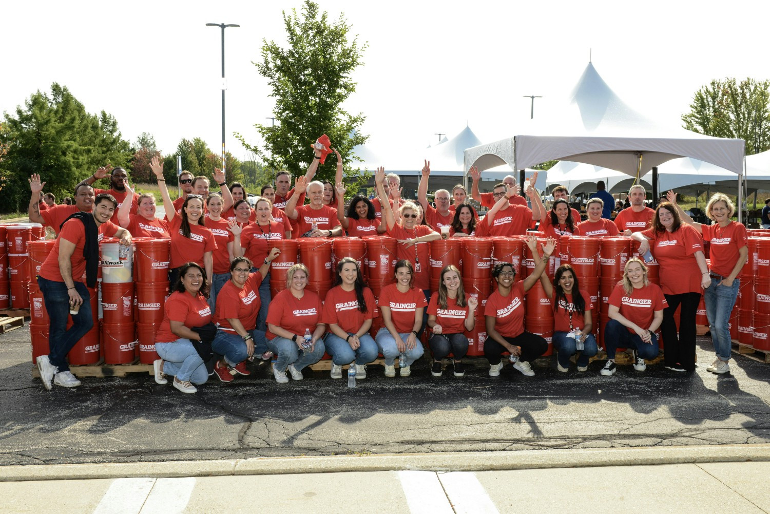 Grainger held its annual Bucket Build in partnership with ToolBank USA. Nearly 500 team members packed 4,000 buckets