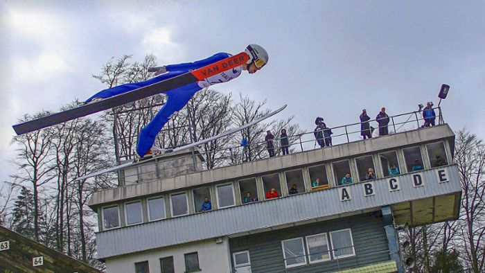 Gebäude wird gestylt: Neuer Kampfrichterturm für Inselbergschanze