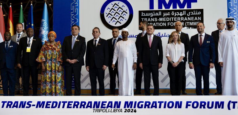 Foto family con il presidente del Consiglio Meloni e il Ministro dell'Interno Piantedosi