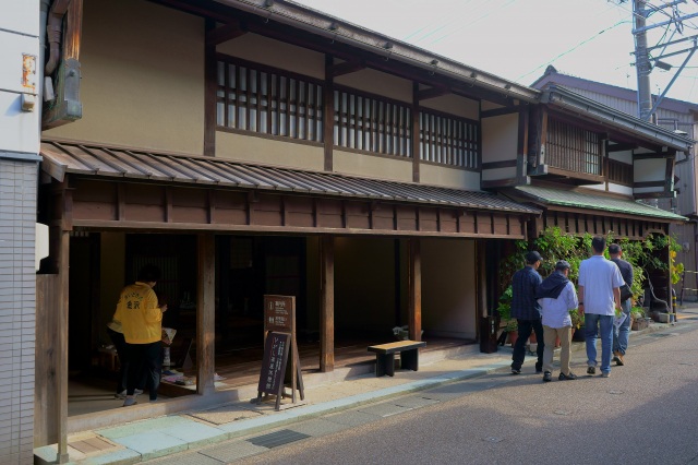 ひがし茶屋休憩館