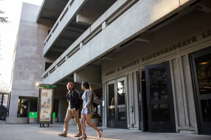 Students leave Moffitt Library