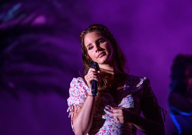 celebrity,woman,singer,artist,entertainment,jazz,sound,disco,show,concert,long,neckline,red,beautiful,music,baroque pop,white,talent,dream pop,venice beach,event,los angeles,musician,live,lana del rey,actress,famous,performer,star,festival,fordham university,black,film,portrait,new york,people,premiere,hairstyle,elegance,performance,stage,light,cannes,carpet,charming,elizabeth woolridge grant,sing,photography finger hand person microphone solo performance adult female woman ring face