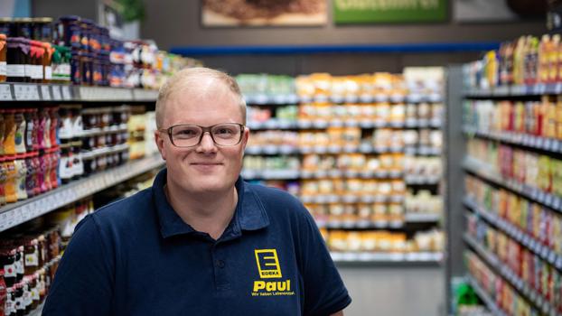 Benedikt Paul, der bereits zwei Edeka-Märkte in Rheinland-Pfalz führt, betreibt den Dorfladen.