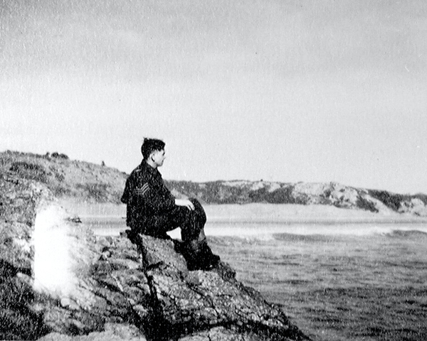 A member of the 3rd County of London Yeomanry (Sharpshooters) enjoys the relative tranquillity of the Pembrokeshire coast, February 1941