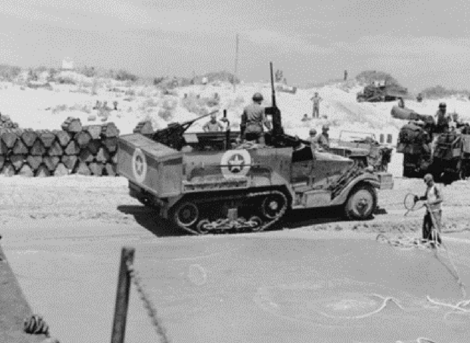 US forces coming ashore during Operation Husky in July 1943. This operation provided American forces the opportunity to develop tactics, techniques, and procedures that would be used in future assaults. (US Navy photo)