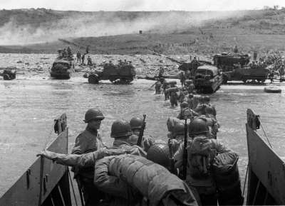 Soldiers coming ashore at Normandy on D-Day