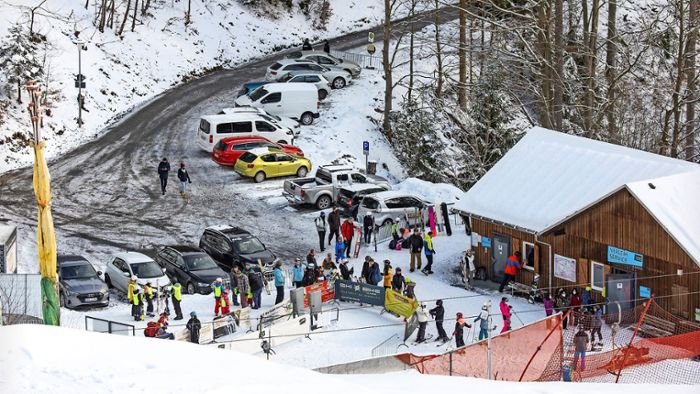 Skiarena Silbersattel : Blaue Piste lockt die Wintersportler