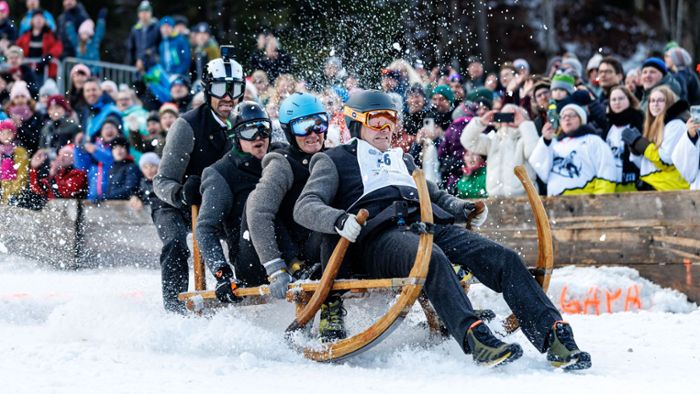 Winterspektakel in Garmisch: Andre Lange und Sven Hannawald beim Hornschlittenrennen