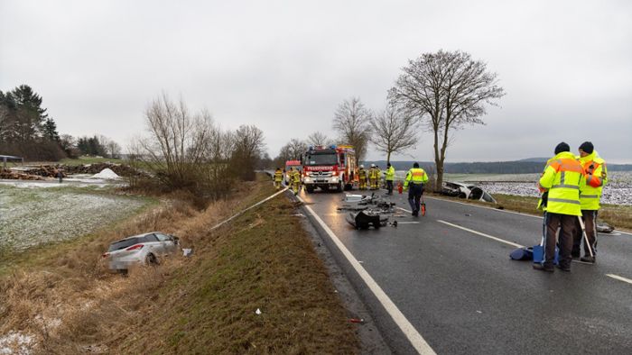 B303 nach Unfall weiter bei Ebersdorf im Landkreis Coburg gesperrt