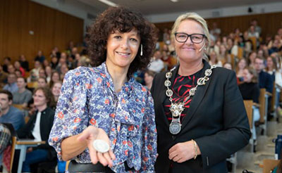 Photo of professor Charpentier with Pro-Rector Toril Hernes. Charpentier hold the Onsager medal in her hand.