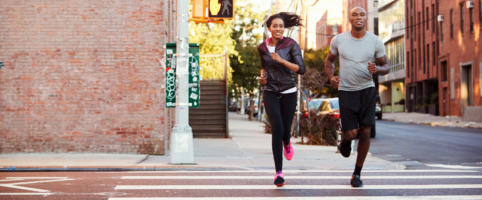 2 runners training for a marathon.