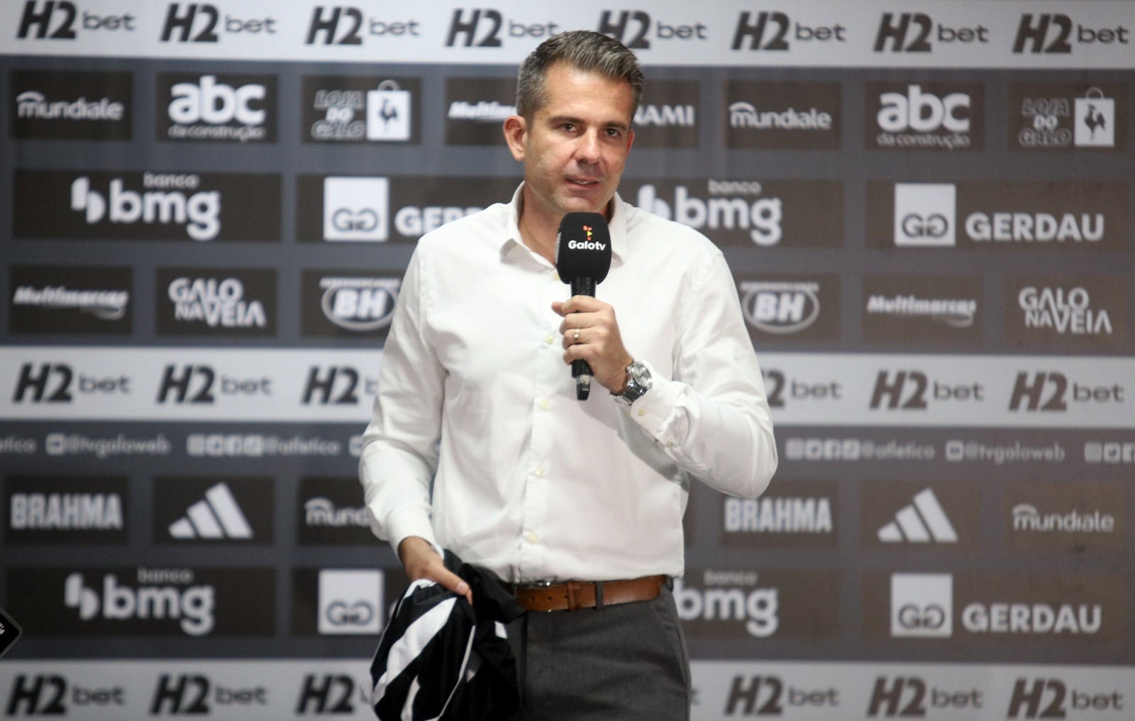 Victor Baggy, diretor de futebol do Atlético, durante coletiva de apresentação do técnico Cuca