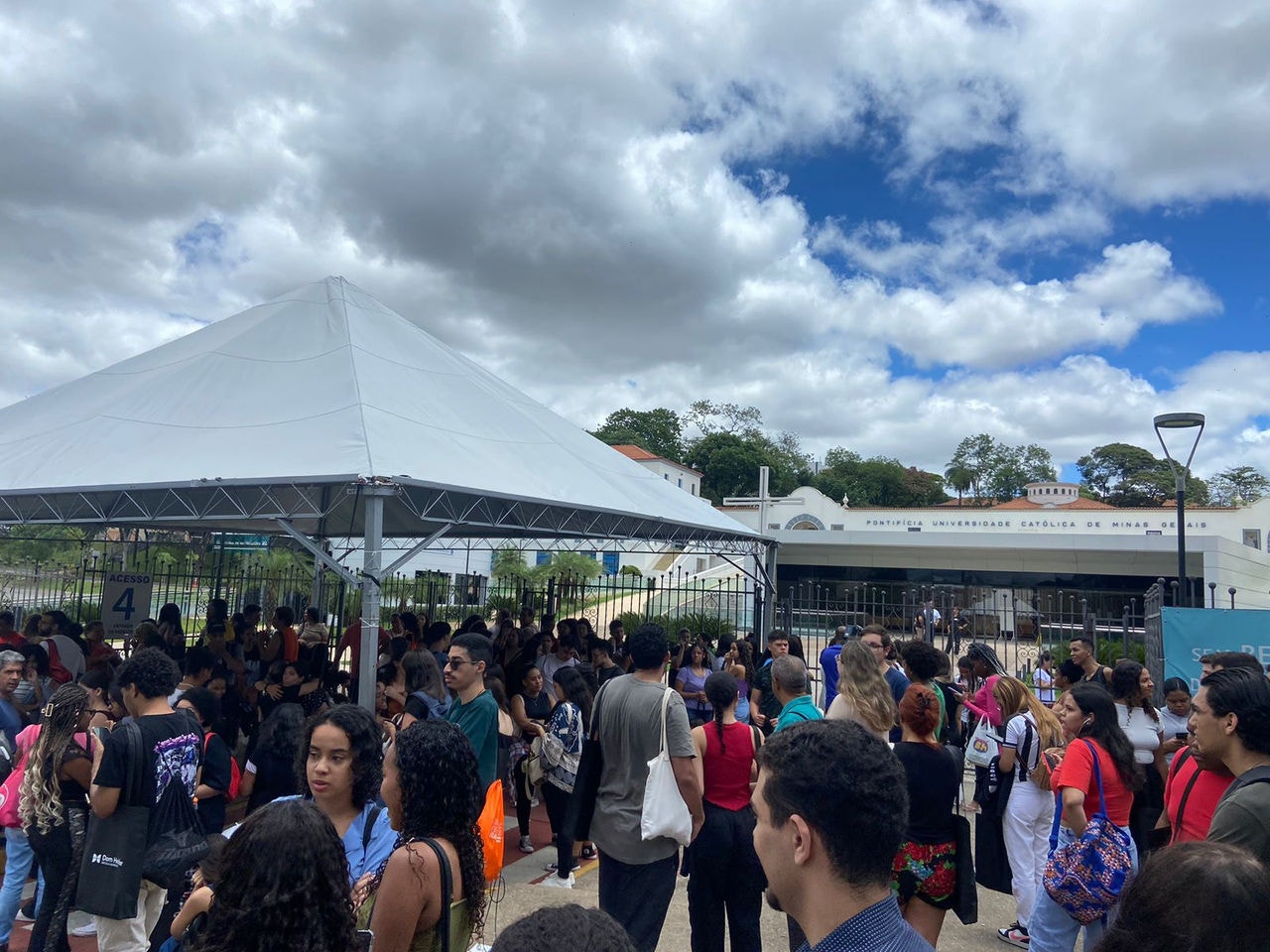 Estudantes fizeram o segundo dia de provas do Enem na PUC Minas